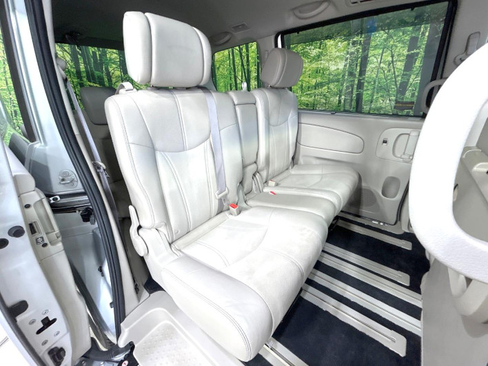 2014 Nissan Serena DAA-HC26 (UW-6a1a54ae993ce)[12]