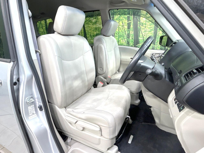 2014 Nissan Serena DAA-HC26 (UW-6a1a54ae993ce)[14]
