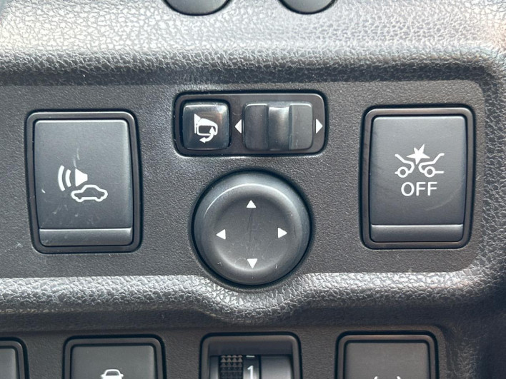 2018 Nissan Note DAA-HE12 (UW-6a1a54b01c36f)[14]