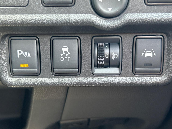 2018 Nissan Note DAA-HE12 (UW-6a1a54b01c36f)[15]