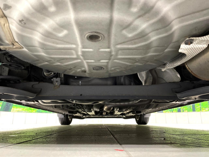 2019 Nissan Note DAA-HE12 (UW-6a1a54b03382d)[13]
