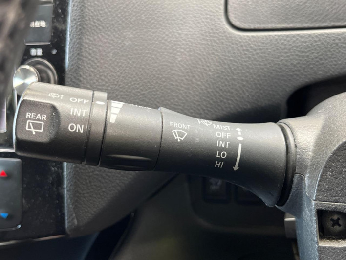 2016 Nissan Serena DAA-HFC26 (UW-6a1a54b66ca34)[25]
