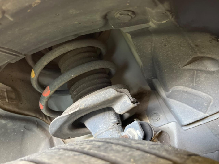 2016 Nissan Serena DAA-HFC26 (UW-6a1a54b66ca34)[14]