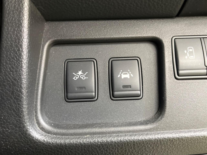 2016 Nissan Serena DAA-HFC26 (UW-6a1a54b66ca34)[26]