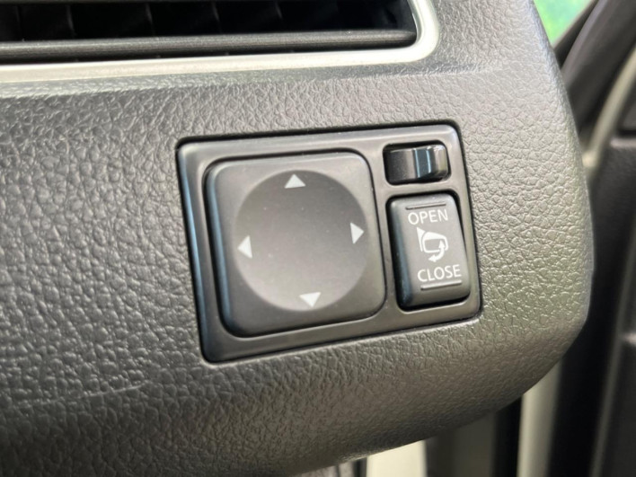 2016 Nissan Serena DAA-HFC26 (UW-6a1a54b66ca34)[29]
