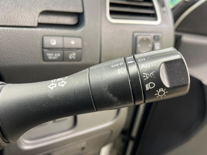 2016 Nissan Serena DAA-HFC26 (UW-6a1a54b66ca34)[24]