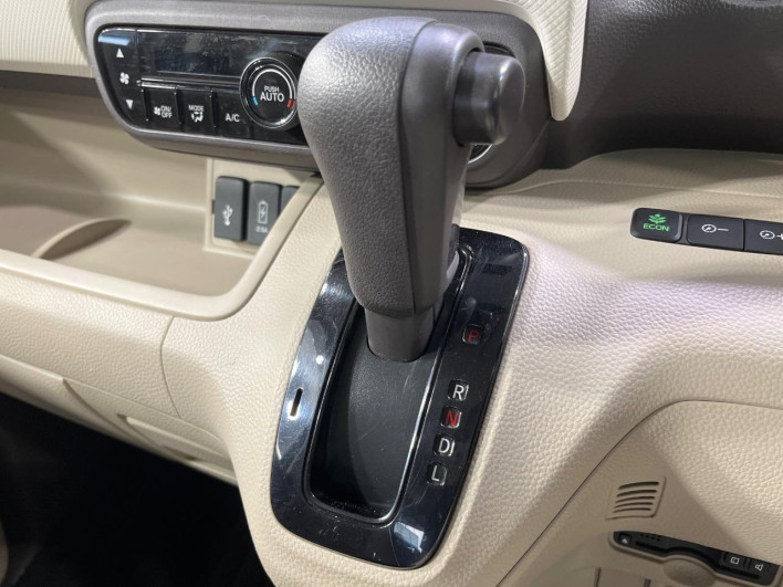 2017 Honda N-BOX DBA-JF3 (UW-6a1a54d209486)[21]
