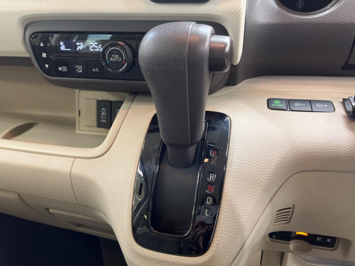 2018 Honda N-BOX DBA-JF3 (UW-6a1a54d3ccd87)[12]