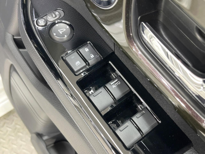 2019 Honda N-BOX CUSTOM DBA-JF3 (UW-6a1a54d6b674f)[10]