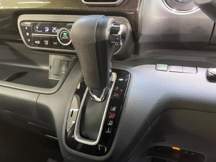 2019 Honda N-BOX CUSTOM DBA-JF3 (UW-6a1a54d6b674f)[22]