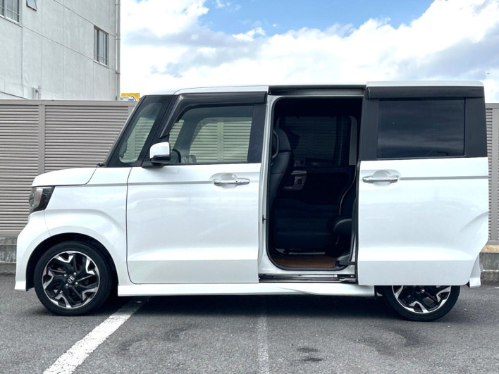 2019 Honda N-BOX CUSTOM DBA-JF3 (UW-6a1a54d83e5a4)[19]