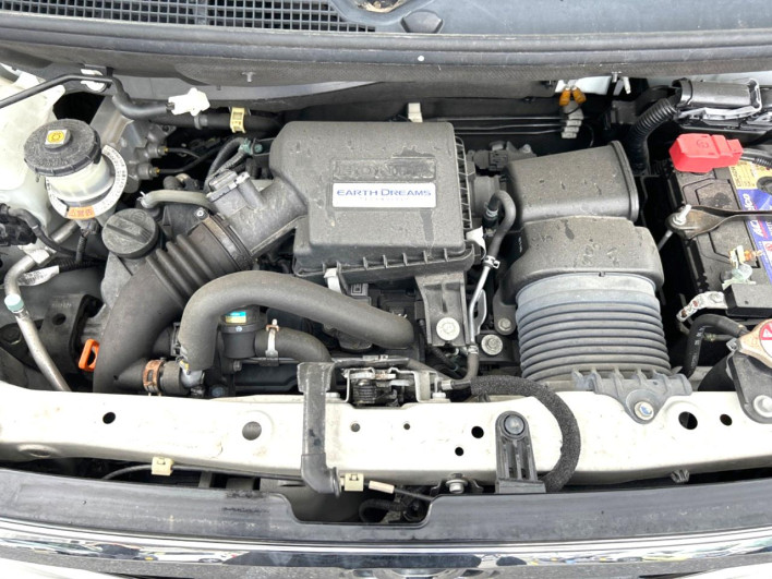 2019 Honda N-BOX CUSTOM DBA-JF3 (UW-6a1a54d83e5a4)[15]