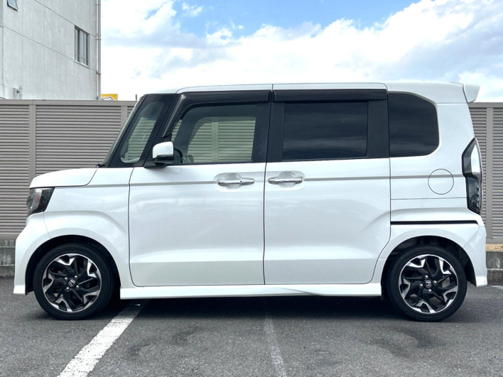 2019 Honda N-BOX CUSTOM DBA-JF3 (UW-6a1a54d83e5a4)[18]