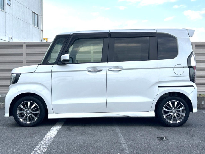 2021 Honda N-BOX CUSTOM 6BA-JF3 (UW-6a1a54dd620f8)[18]