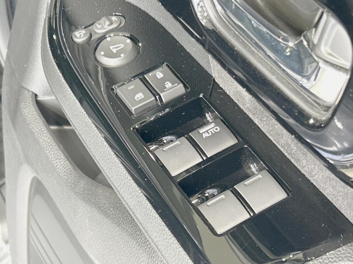 2022 Honda N-BOX CUSTOM 6BA-JF3 (UW-6a1a54de06d9f)[23]
