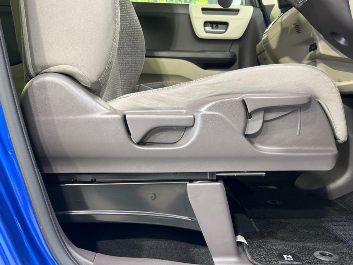 2017 Honda N-BOX DBA-JF4 (UW-6a1a54e20a6b3)[23]