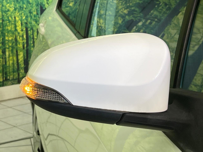 2015 Toyota Vitz DBA-KSP130 (UW-6a1a5507e42a2)[12]