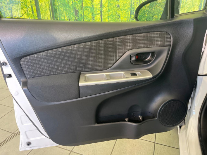 2015 Toyota Vitz DBA-KSP130 (UW-6a1a5507e42a2)[24]