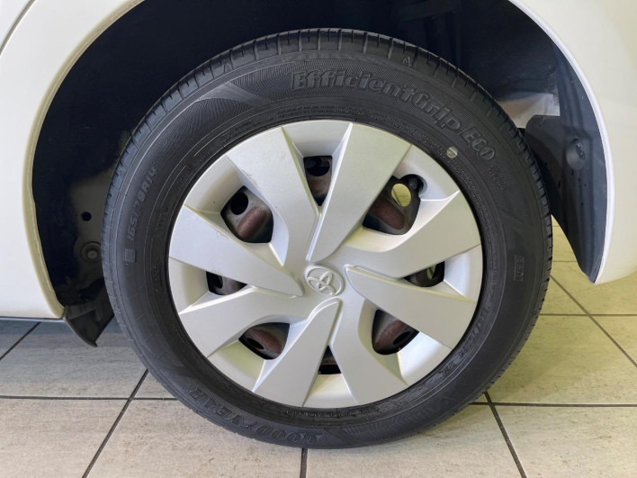 2015 Toyota Vitz DBA-KSP130 (UW-6a1a5507e42a2)[8]