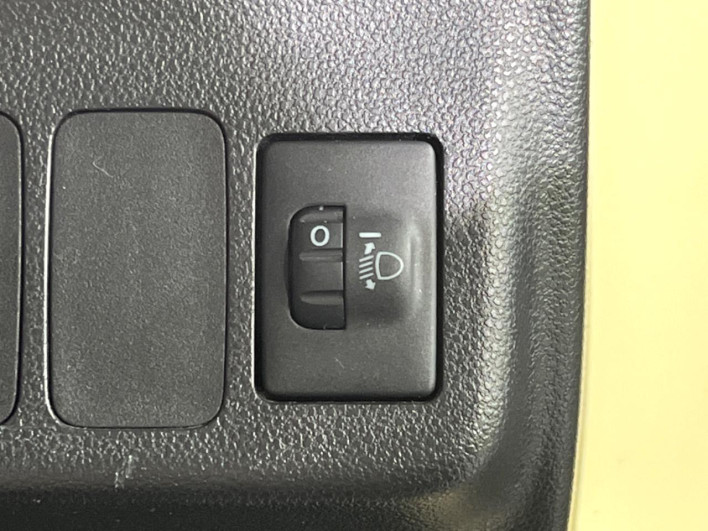 2011 Daihatsu Mira Cocoa DBA-L675S (UW-6a1a550f438b6)[15]