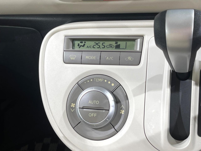 2011 Daihatsu Mira Cocoa DBA-L675S (UW-6a1a550f438b6)[22]
