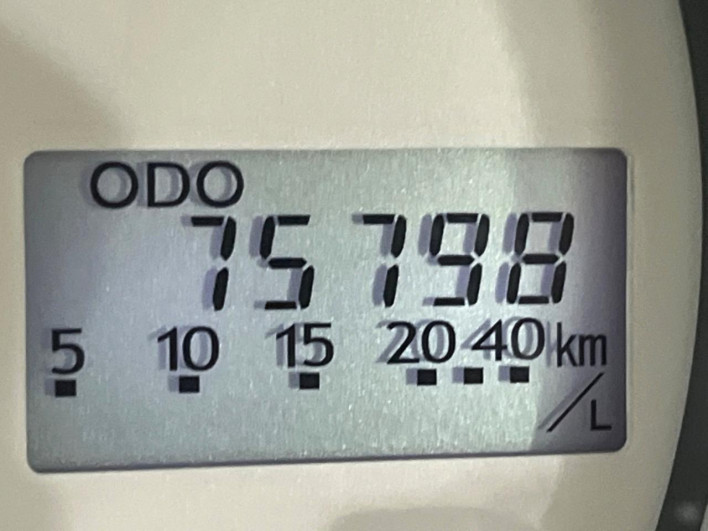 2011 Daihatsu Mira Cocoa DBA-L675S (UW-6a1a550f438b6)[2]
