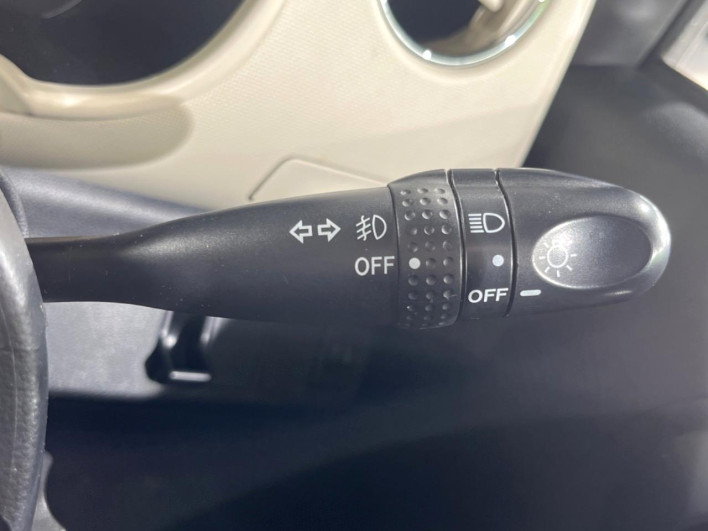 2011 Daihatsu Mira Cocoa DBA-L675S (UW-6a1a550f438b6)[18]