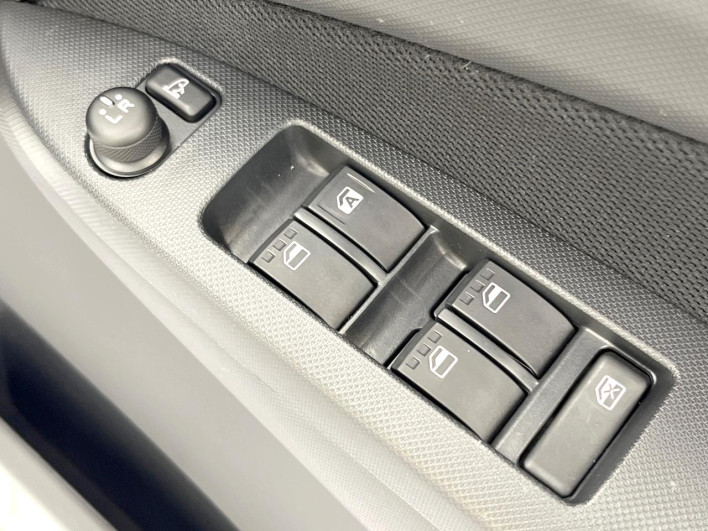 2014 Daihatsu Move DBA-LA100S (UW-6a1a551345be3)[24]