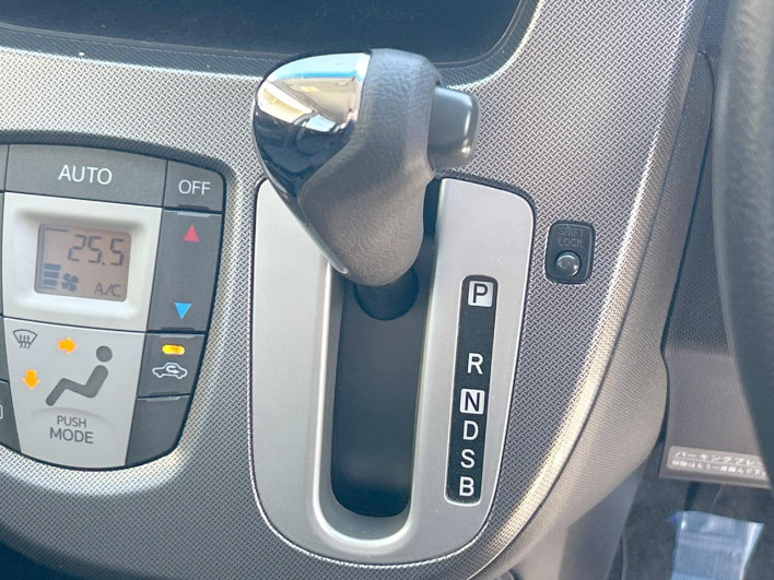 2014 Daihatsu Move DBA-LA100S (UW-6a1a5513b8cbe)[14]
