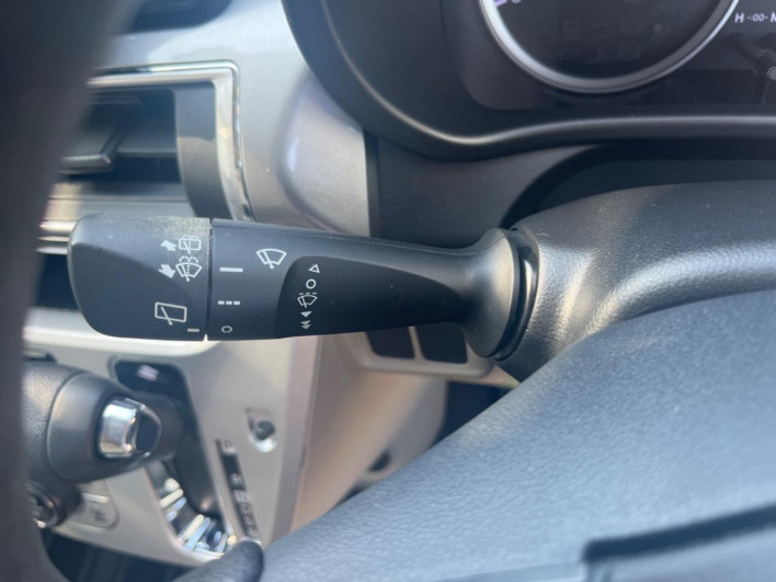 2016 Daihatsu Cast DBA-LA250S (UW-6a1a5517c2548)[18]