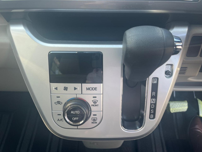 2016 Daihatsu Cast DBA-LA250S (UW-6a1a5517c2548)[15]
