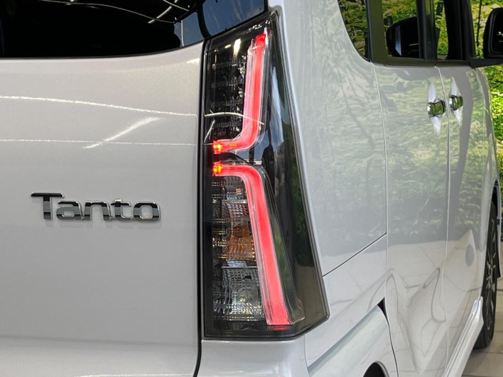 2022 Daihatsu Tanto 5BA-LA650S (UW-6a1a55299152d)[24]
