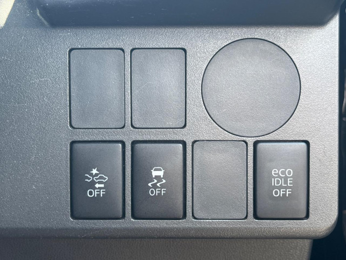 2016 Daihatsu Wake DBA-LA700S (UW-6a1a552e184e2)[18]