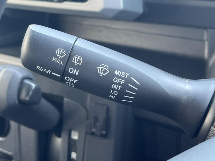 2016 Daihatsu Wake DBA-LA700S (UW-6a1a552e184e2)[12]