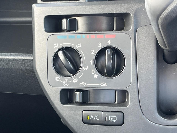2016 Daihatsu Wake DBA-LA700S (UW-6a1a552e184e2)[10]