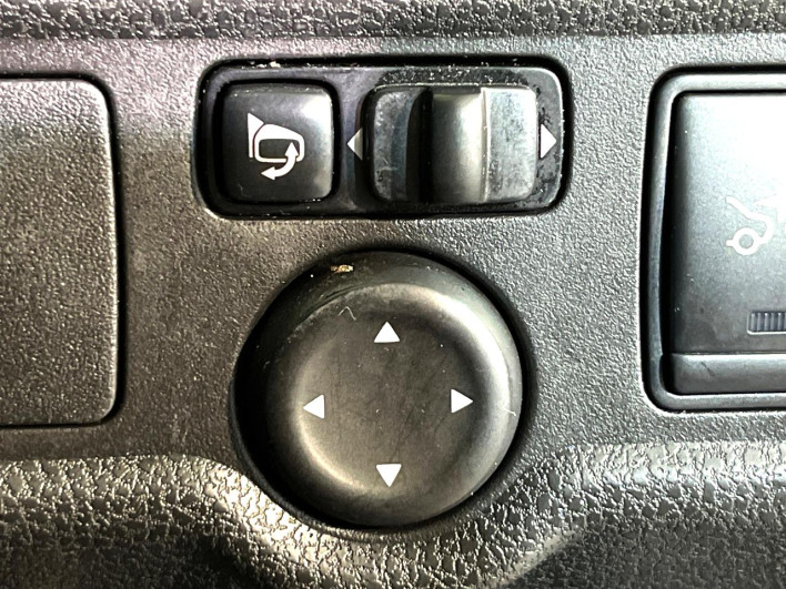 2016 Nissan Note DBA-NE12 (UW-6a1a55b04776e)[9]