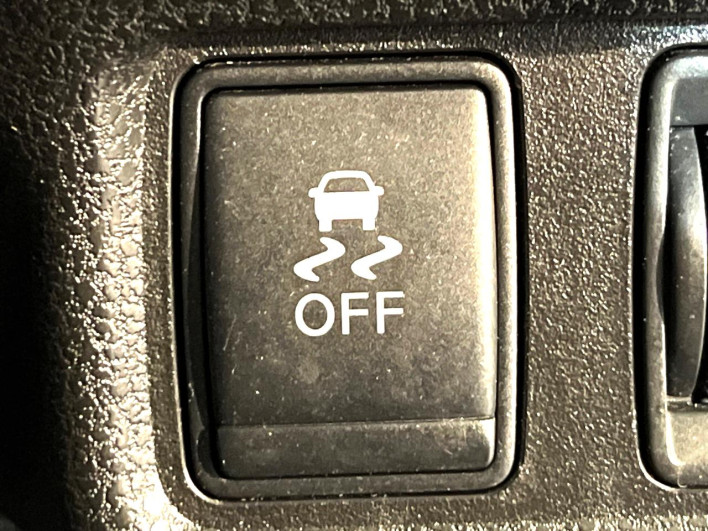 2016 Nissan Note DBA-NE12 (UW-6a1a55b04776e)[12]