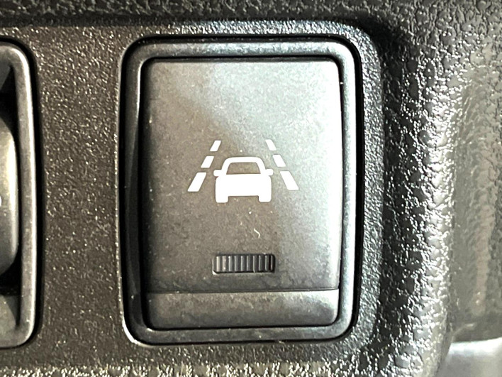 2016 Nissan Note DBA-NE12 (UW-6a1a55b04776e)[10]