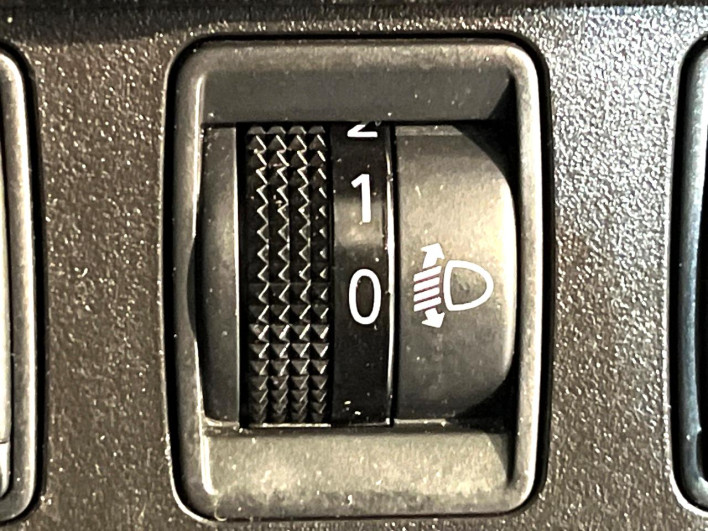 2016 Nissan Note DBA-NE12 (UW-6a1a55b04776e)[11]