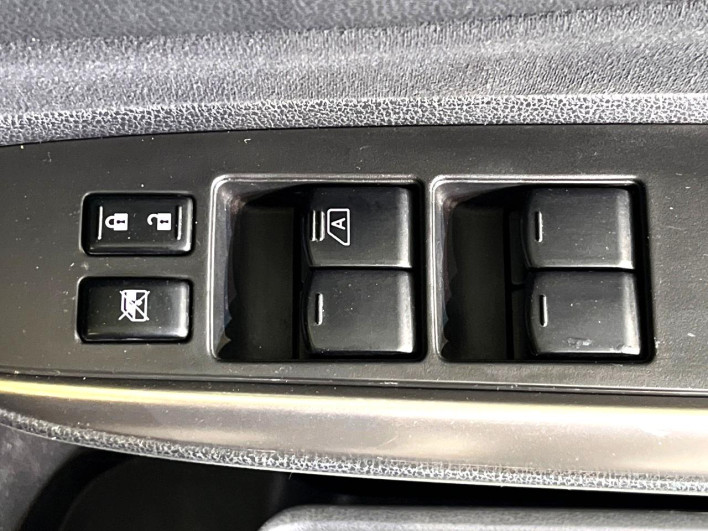 2016 Nissan Note DBA-NE12 (UW-6a1a55b04776e)[7]