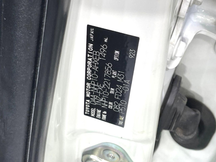 2013 Toyota Aqua DAA-NHP10 (UW-6a1a55b18b1ca)[1]