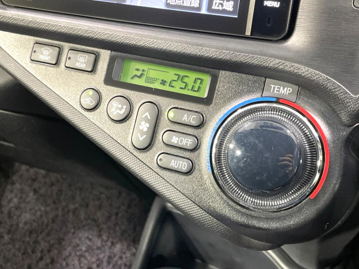 2013 Toyota Aqua DAA-NHP10 (UW-6a1a55b18b1ca)[24]
