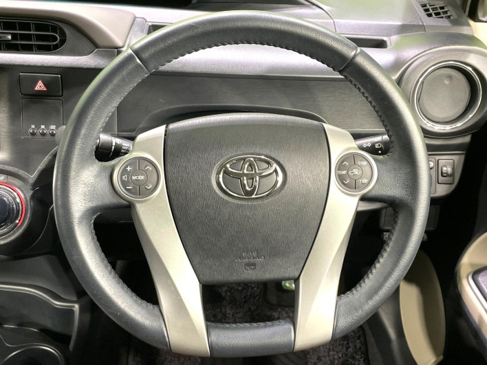 2013 Toyota Aqua DAA-NHP10 (UW-6a1a55b18b1ca)[19]
