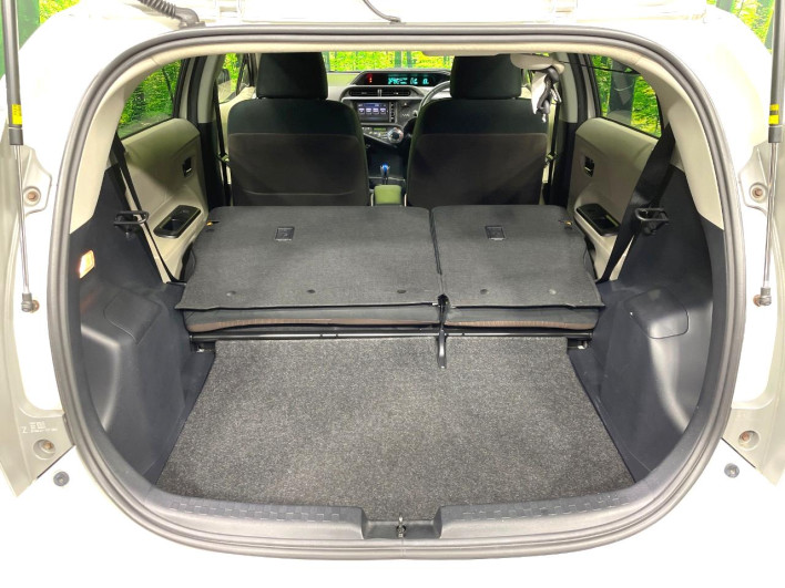 2013 Toyota Aqua DAA-NHP10 (UW-6a1a55b18b1ca)[16]
