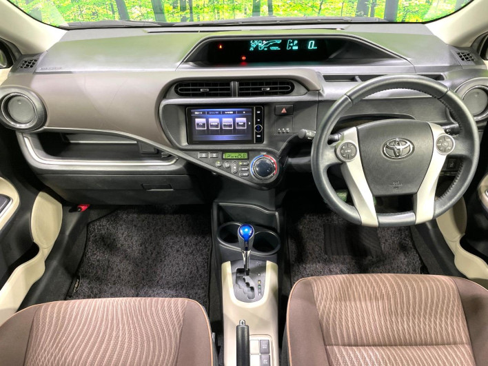 2013 Toyota Aqua DAA-NHP10 (UW-6a1a55b18b1ca)[18]