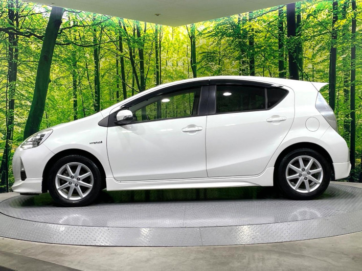 2013 Toyota Aqua DAA-NHP10 (UW-6a1a55b18b1ca)[6]