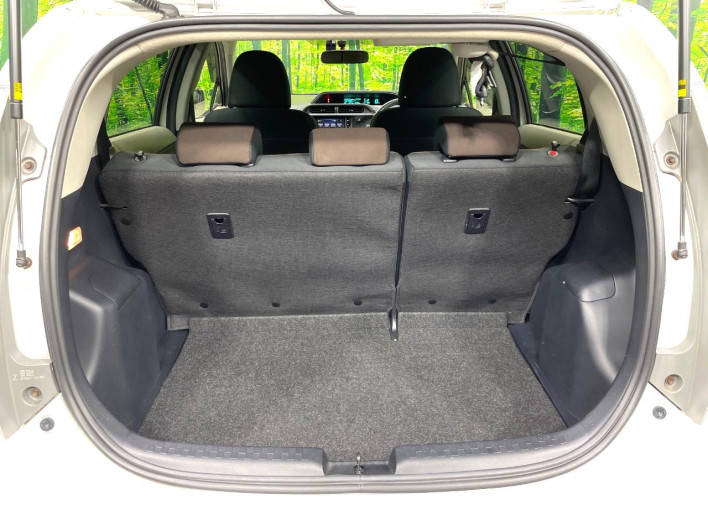 2013 Toyota Aqua DAA-NHP10 (UW-6a1a55b18b1ca)[13]