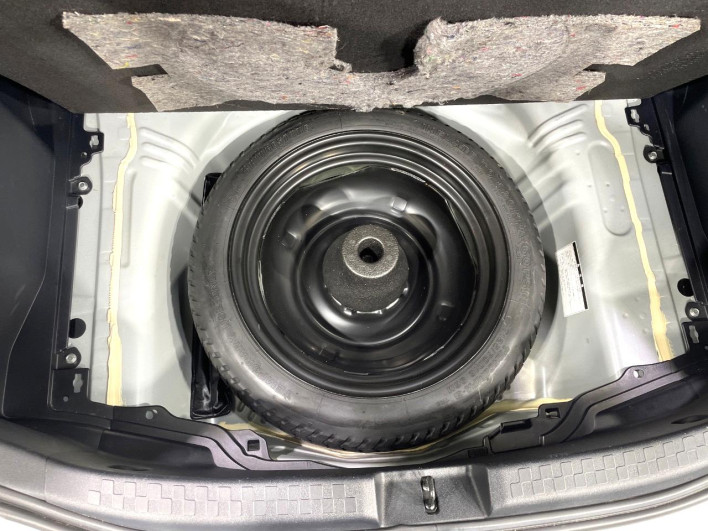 2013 Toyota Aqua DAA-NHP10 (UW-6a1a55b18b1ca)[15]