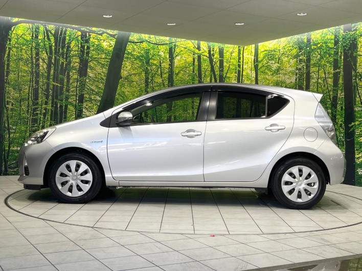 2014 Toyota Aqua DAA-NHP10 (UW-6a1a55b2af333)[11]