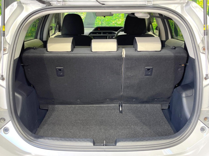 2014 Toyota Aqua DAA-NHP10 (UW-6a1a55b2af333)[12]